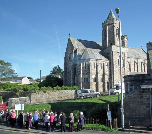 DSCF9005 - Hayle Church from bus